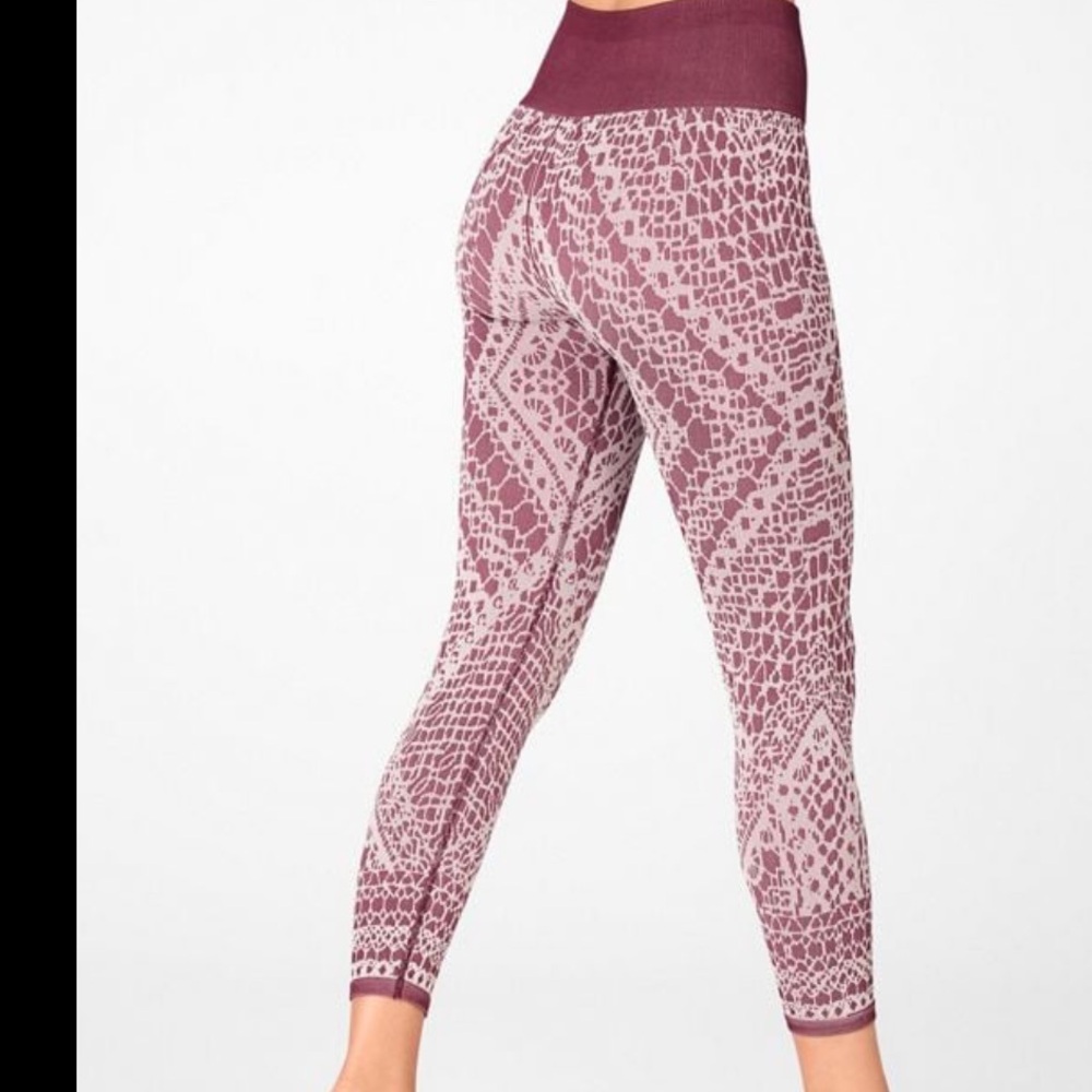 Fabletics Dusty Rose Lace-Print Capri Leggings
